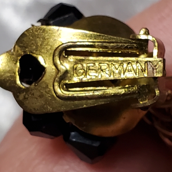 VINTAGE GERMANY Clip On Earrings Black Lucite Cluster Bead Gold Chain Dangle - Picture 6 of 9